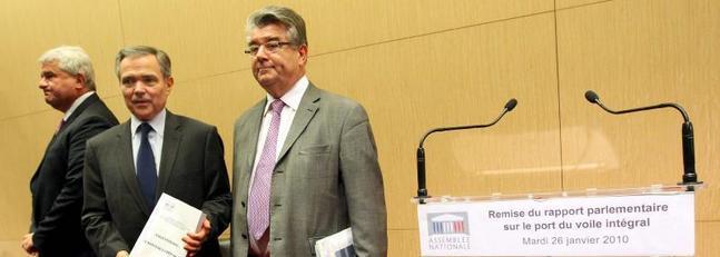 Una comisión parlamentaria en Francia propone prohibir el 'burka' en los servicios públicos