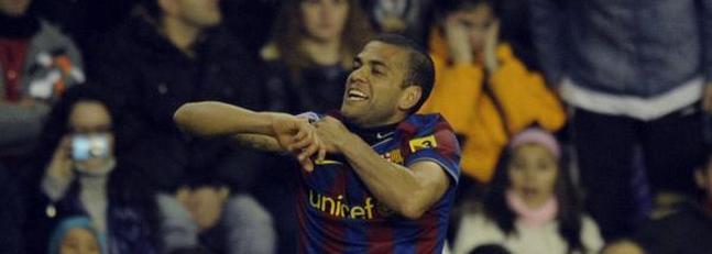 Dani Alves, duda para jugar en Gijón
