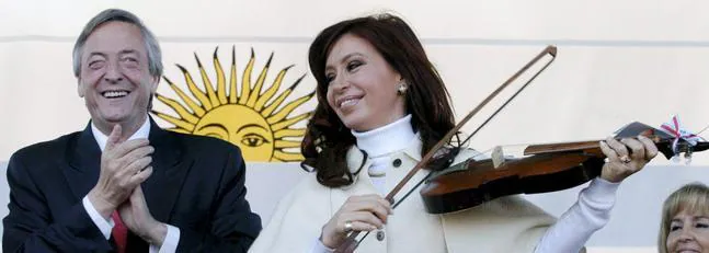 Vuelven a denunciar a los Kirchner por enriquecimiento ilícito