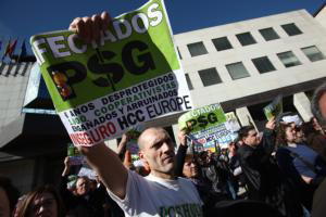 Un millar de afectados de PSG salen a la calle para reclamar «sus» 22 millones