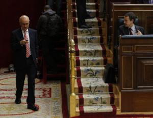 El jefe del Ejecutivo dice ahora que urgen reformas y mira a CiU