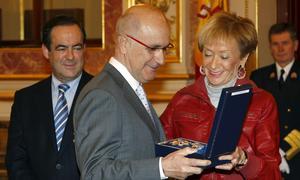 Bono cree que los políticos son «el colectivo más transparente y más honrado» que existe