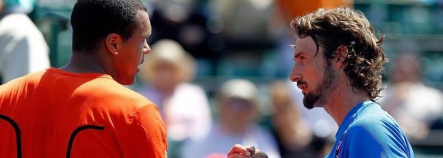 Almagro accede a cuartos y Tsonga arrolla a Ferrero
