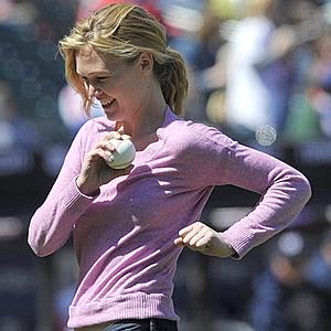 Julia Stiles, estrella del béisbol por un día