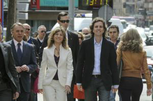 La minsitra de Igualdad, Bibiana Aído, ayer durante su visita a León con otras autoridades