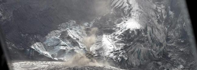 Las cenizas del volcán islandés continúan provocando el caos aéreo en Europa
