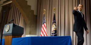 AFP  El presidente norteamericano vuelve a apuntar directamente a las presuntas irregularidades de la banca