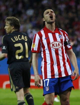 REUTERS | Ujfalusi lamenta una ocasión desperdiciada ante el Liverpool