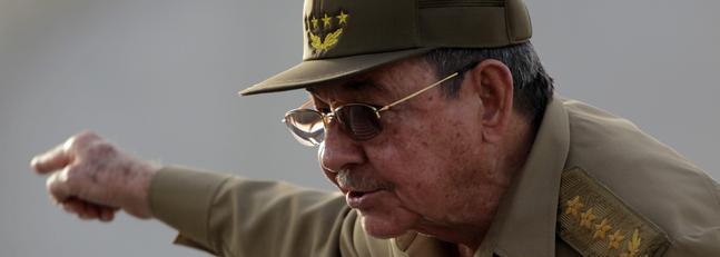 Raúl Castro destituye a un vicepresidente y al ministro del Azúcar