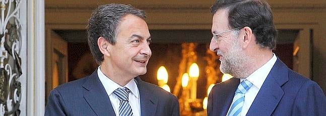 Zapatero y Rajoy pactan reformar la Ley de Cajas y agilizar las fusiones