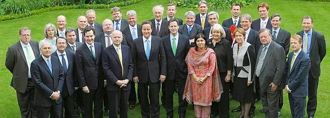 El Gobierno Cameron se baja el sueldo un 5%