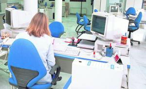 El recorte afecta a 70.810 funcionarios y obliga a Barreda a revisar su Plan de Austeridad