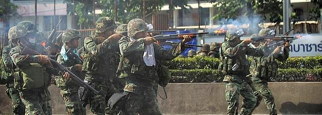 Tailandia se despeña hacia una guerra civil