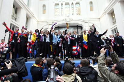 ANGEL DE ANTONIO  Los jugadores del Atlético disfrutaron a lo grande en el Palacio de Cibeles