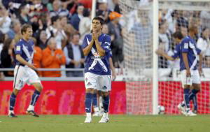 EFE | Los jugadores del Tenerife se lamentan después de encajar el gol que certificaba su descenso