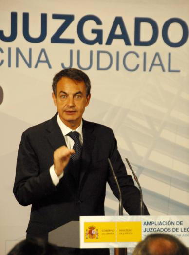 Zapatero, el 30 de abril, en su última visita a León / ANA M. DÍEZ