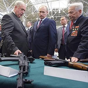 Kaláshnikov prepara un nuevo modelo de la AK-47 con mirilla telescópica