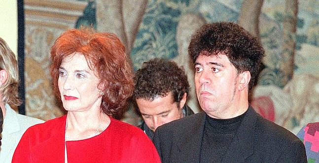 Almodóvar piensa en una película sobre la cantante Mina con Marisa Paredes