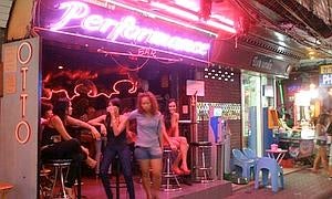 Turismo sexual sin toque de queda en Pattaya