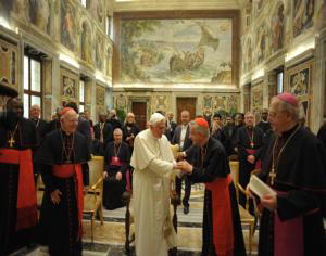El Papa, ayer, con el Consejo para la Pastoral de los Inmigrantes / POOL