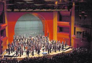 Sones del mejor piano acompañan a Halffter y la OFGC