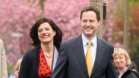 Acciona ficha como consejera a la esposa de Nick Clegg