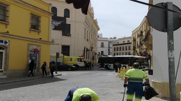 Trabajadores de la limpieza, en el centro de Jerez