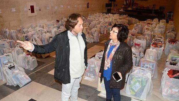 Carmen Collado comprobó que 1.450 niños de Jerez recibirán su regalo el día de Reyes