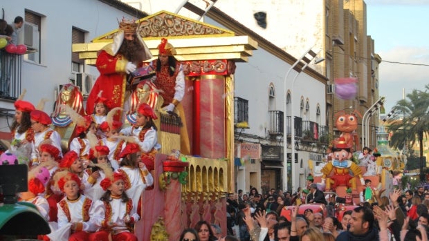 La Cabalgata Silos llena de regalos el barrio