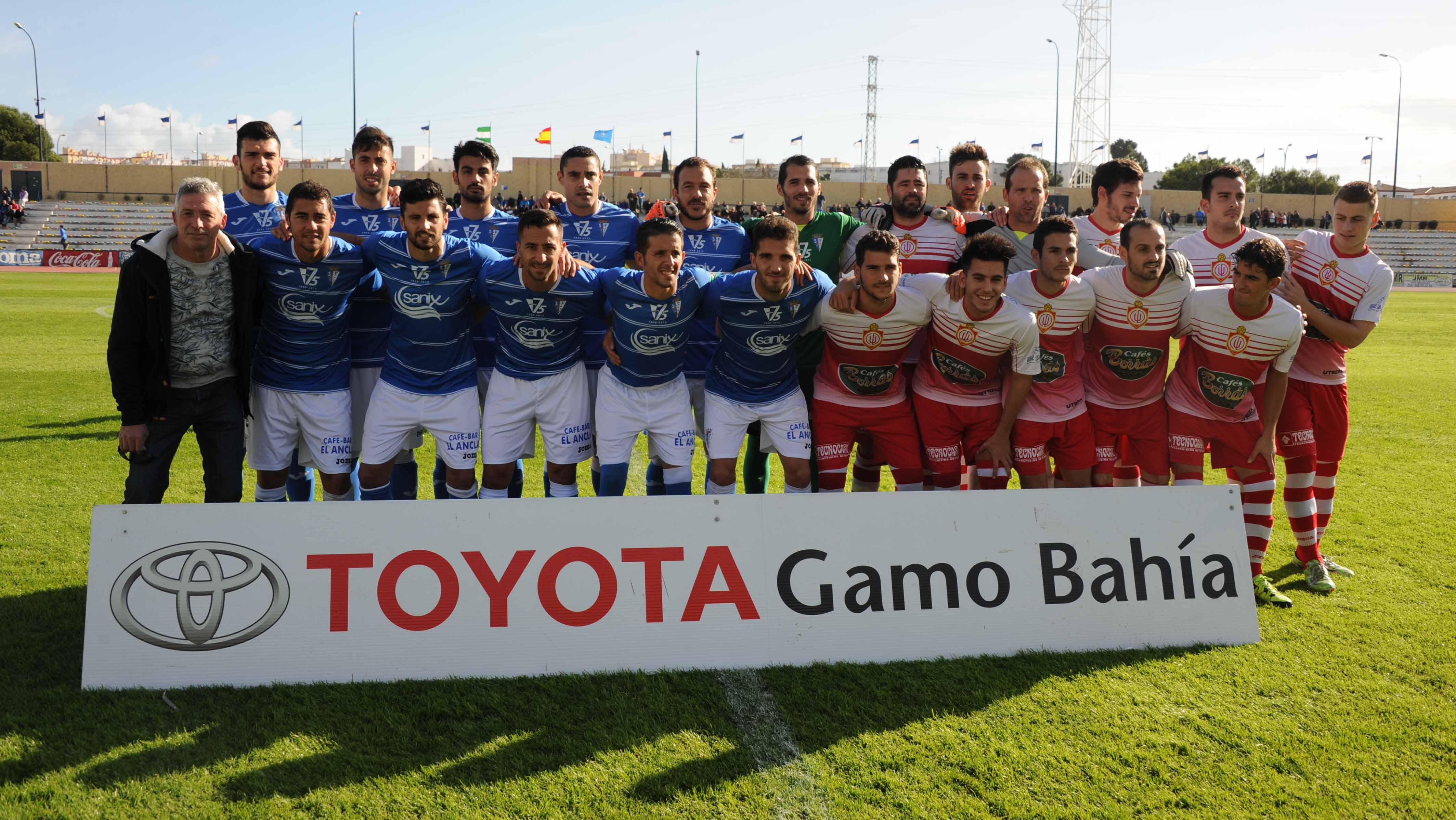 El futbolista utrerano Juanma Rojas recibe un emotivo homenaje en San Fernando