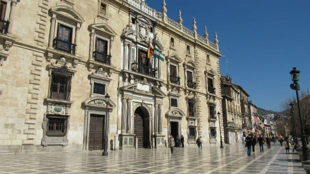 Accesos a la Real Chancillería, donde está la Audiencia Provincial de Granada