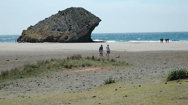 La playa de Mónsul, en Cabo de Gata