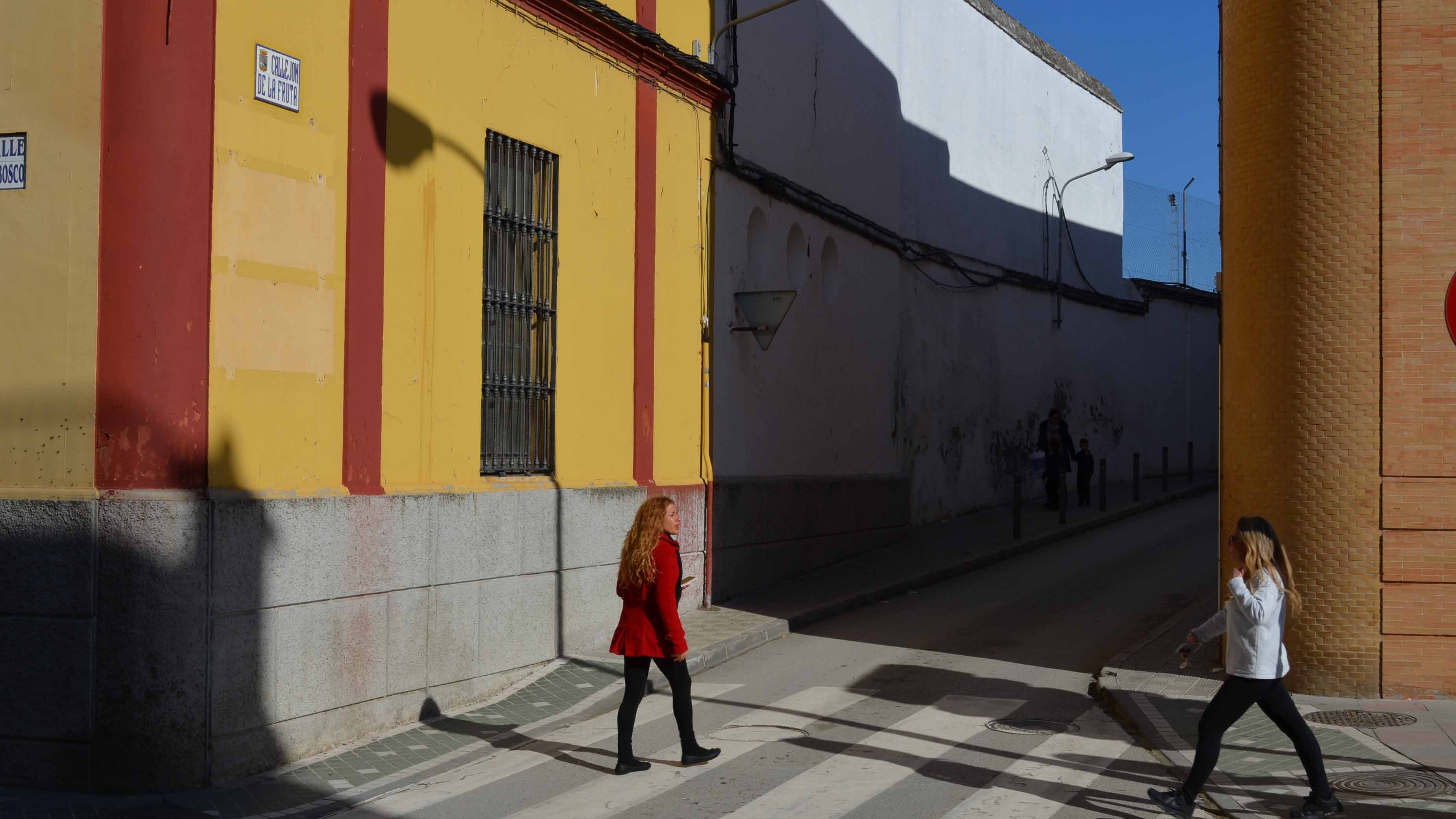 Esta calle utrerana restringirá el acceso a los vehículos/ A.F.