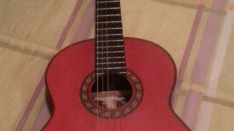 Guitarra robada en 2013.