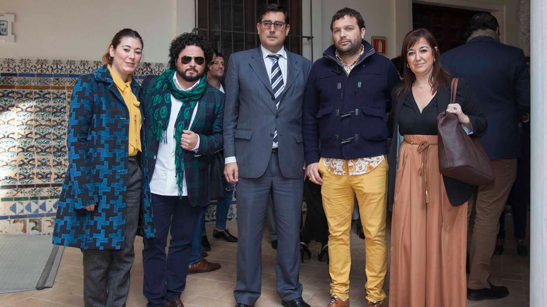 Los representantes municipales con los artistas de Utrera/ G.P.