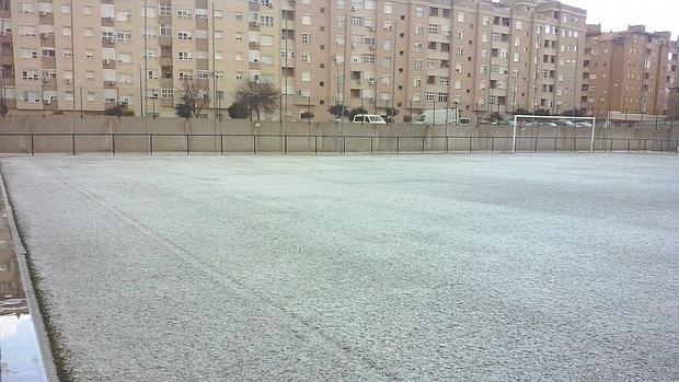 El campo de Sacramento teñido de blanco por los granizos