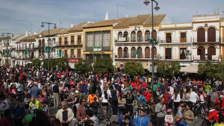 Miles de personas salen en bicicleta en Utrera el 28 de febrero/ Eduardo Trelles