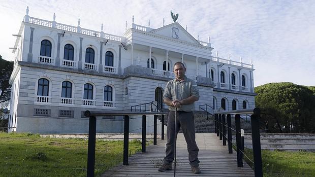 José María Galán ha estudiado los enigmas del Palacio del Acebrón construido en los años 60 del pasado siglo.