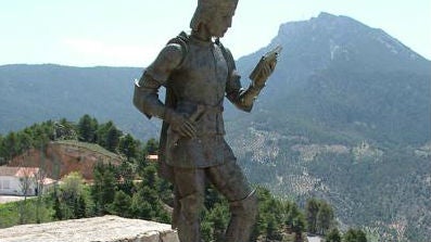 Monumento erigido a Jorge Manrique en Segura de la Sierra.