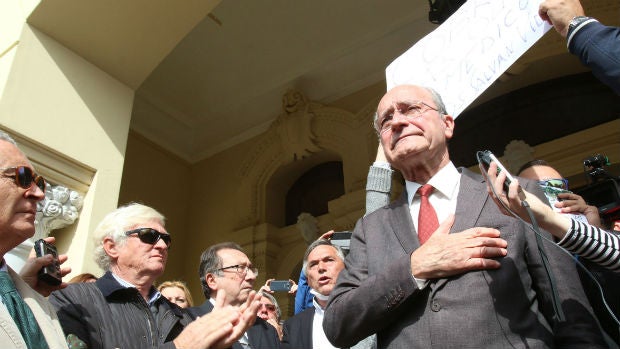 De la Torre agradece el apoyo a las personas que este miércoles se concentraron en el Ayuntamiento