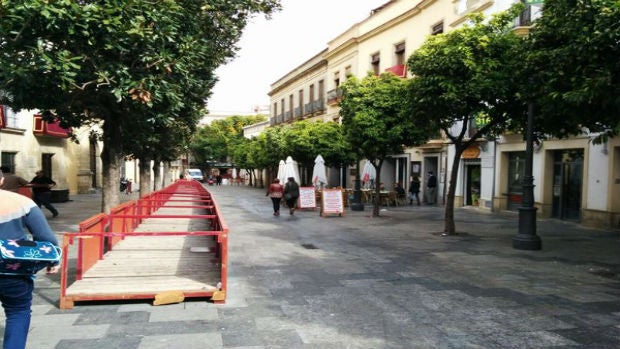 Desmontaje de los palcos de la Carrera Oficial de Jerez