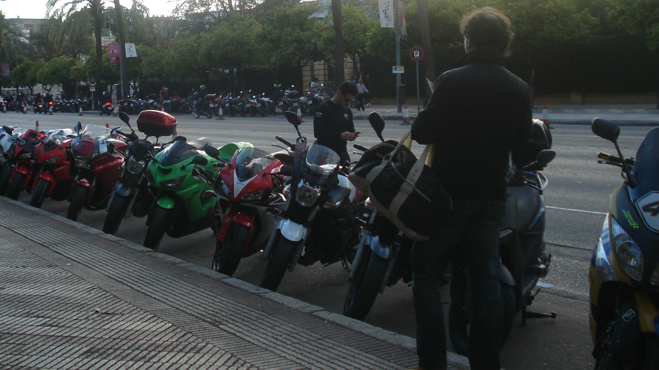 Las motos son las dueñas de las calles del centro de Jerez