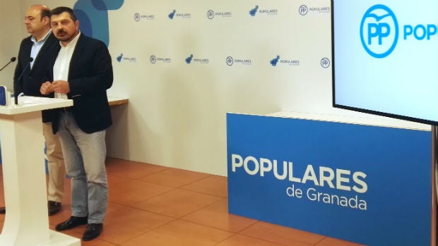 Sebastián Pérez y Toni Martín en la sede del PP de Granada