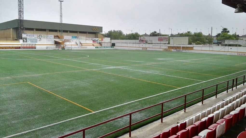 El césped del estadio municipal San Juan Bosco no aguantó las precipitaciones/ G.P.P.