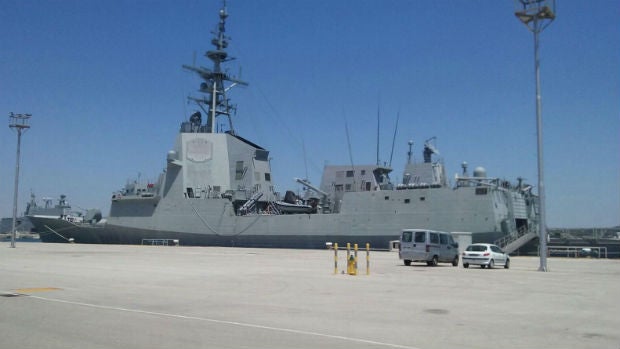 Un buque amarrado hoy en la base naval de Rota