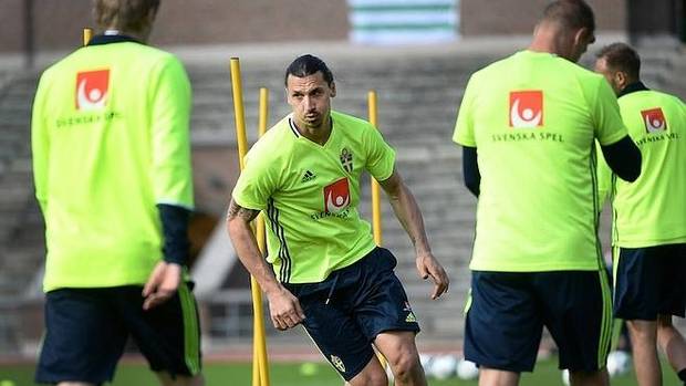 Ibrahimovic, durante un entrenamiento con Suecia.