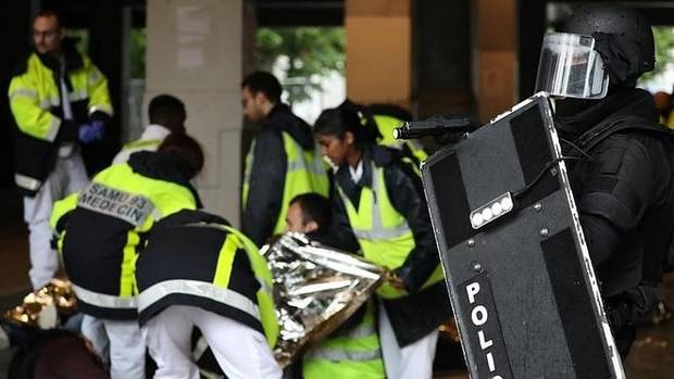 Médicos y policías participan en un simulacro de atentado en Saint-Denis.