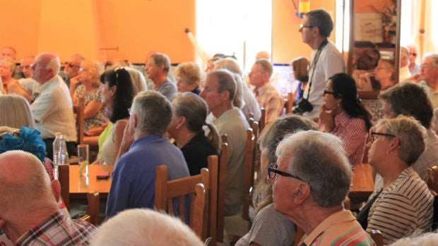 Reunión de residentes extranjeros afectados por la situación