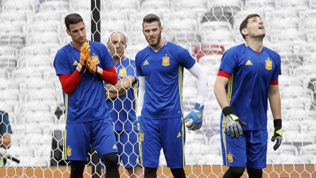 Los tres porteros españoles, durante el entrenamiento.