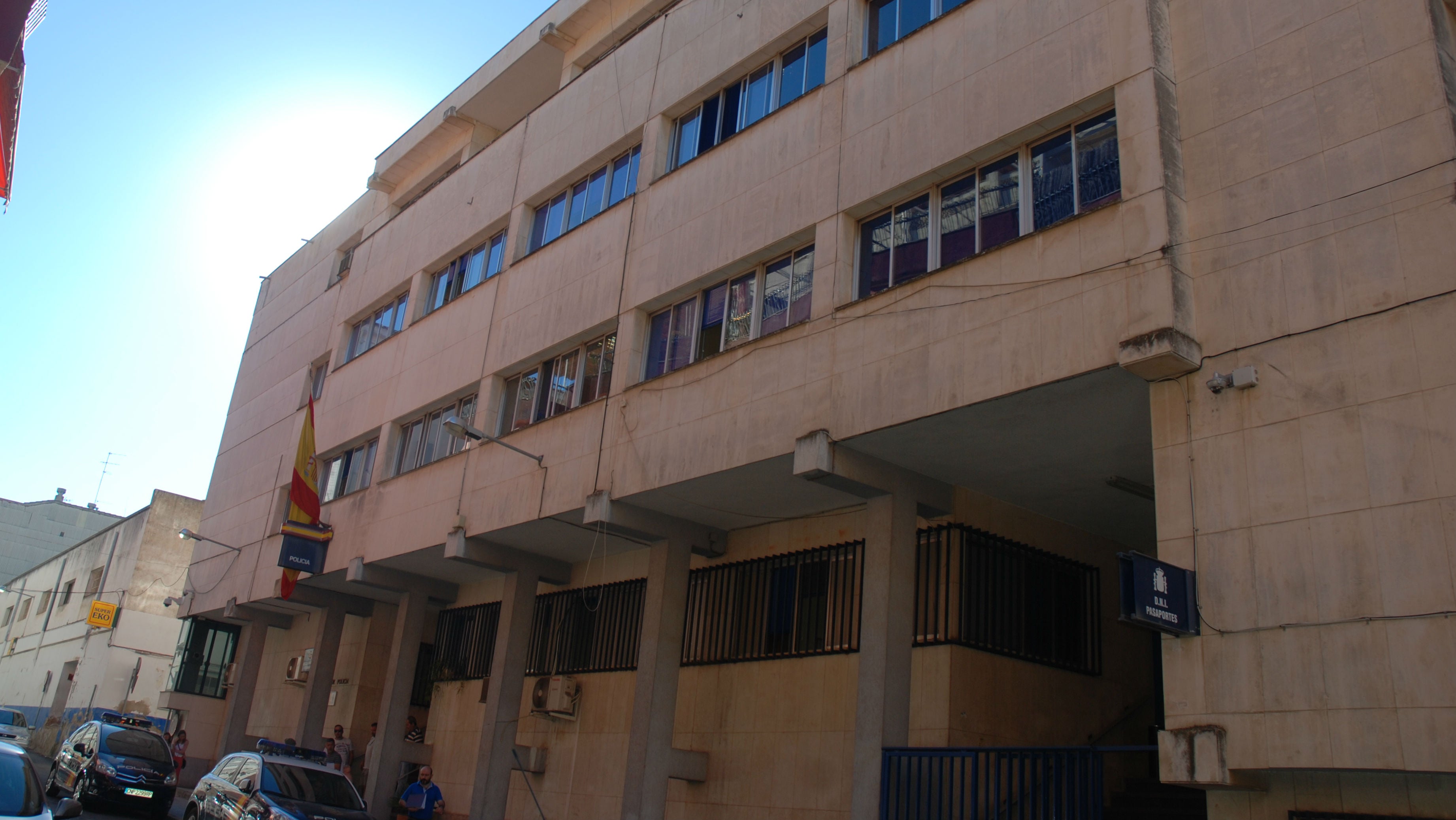 Fachada de la comisaría de Linares.